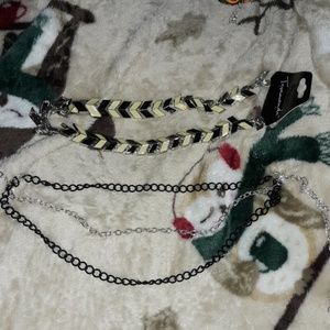 🖤2 white and black necklaces